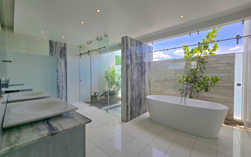 Valle del Sol Lindora Santa Ana! Casa contemporánea con piscina privada