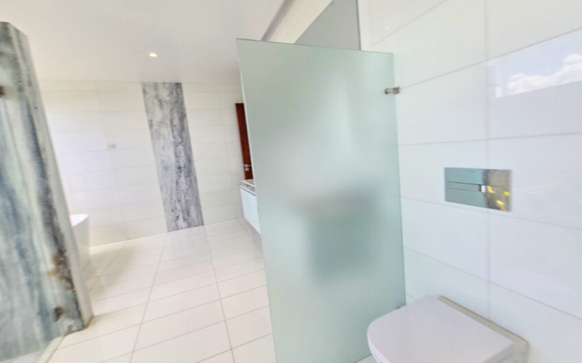 Valle del Sol Lindora Santa Ana! Casa contemporánea con piscina privada
