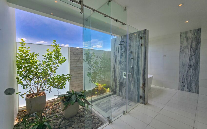 Valle del Sol Lindora Santa Ana! Casa contemporánea con piscina privada