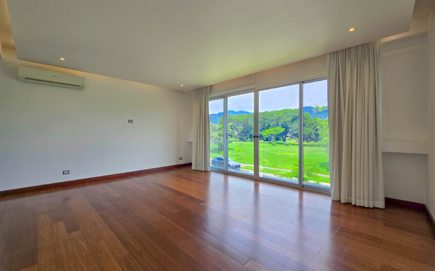 Valle del Sol Lindora Santa Ana! Casa contemporánea con piscina privada