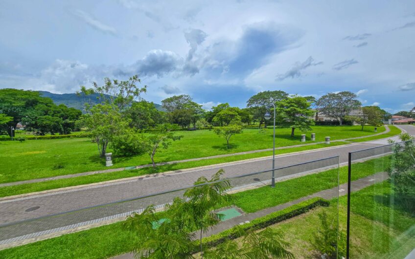 Valle del Sol Lindora Santa Ana! Casa contemporánea con piscina privada