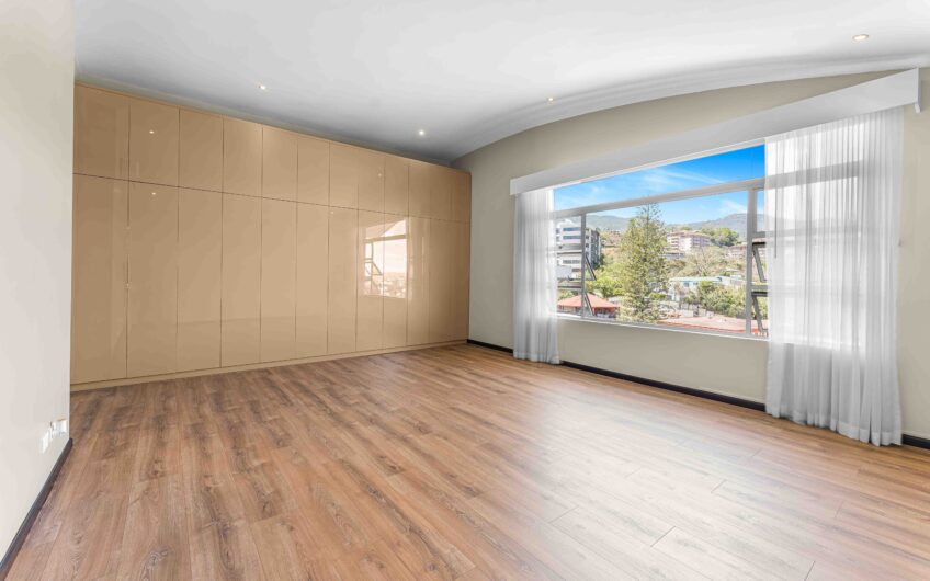 Penthouse con vista y línea blanca en Bello Horizonte Escazú