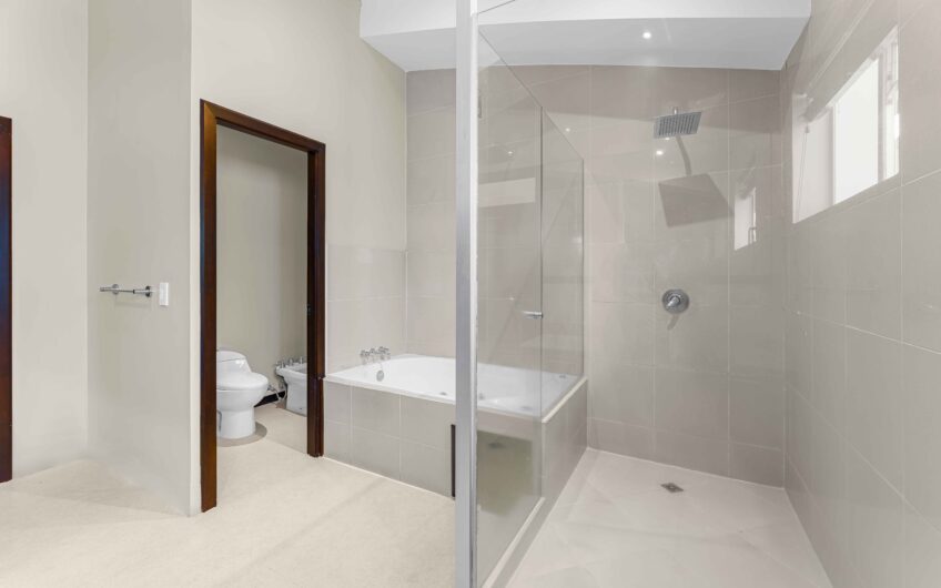 Penthouse con vista y línea blanca en Bello Horizonte Escazú