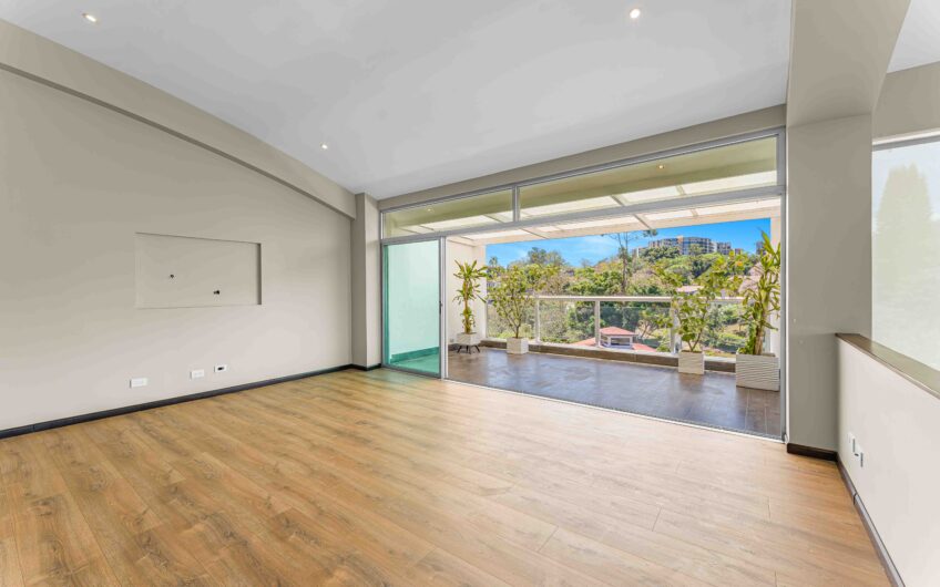 Penthouse con vista y línea blanca en Bello Horizonte Escazú