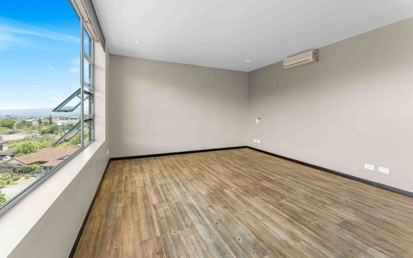 Penthouse con vista y línea blanca en Bello Horizonte Escazú