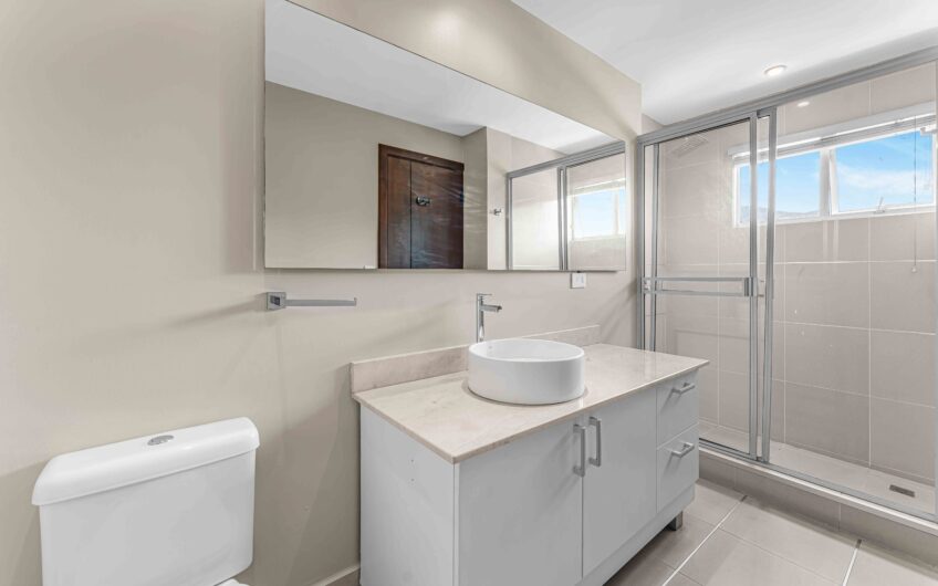 Penthouse con vista y línea blanca en Bello Horizonte Escazú