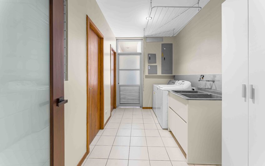 Penthouse con vista y línea blanca en Bello Horizonte Escazú