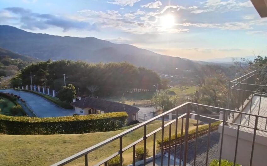Apartamento con vista en el Alto Las Palomas Santa Ana