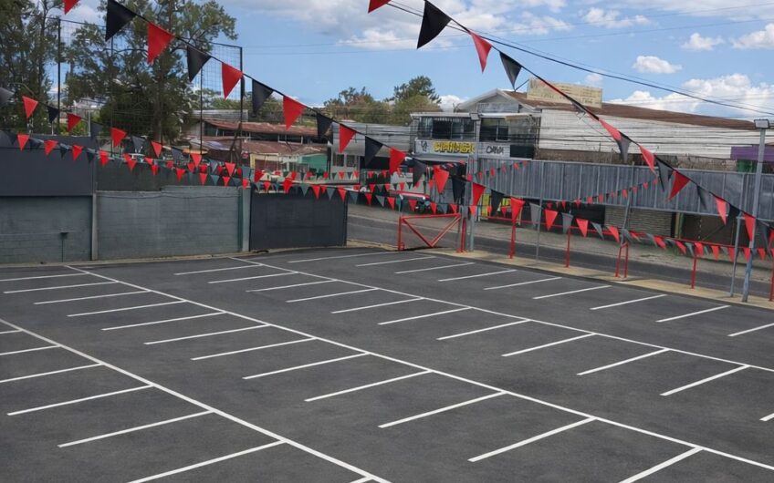 Propiedad Comercial de Alto Tránsito con Parqueo para 45 Vehículos / San José