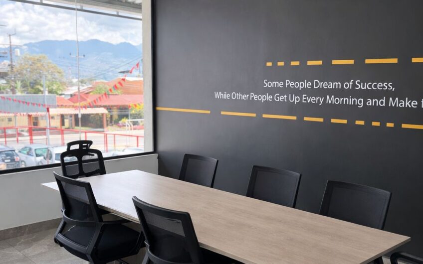 Propiedad Comercial de Alto Tránsito con Parqueo para 45 Vehículos / San José