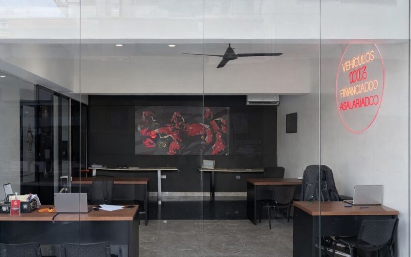 Propiedad Comercial de Alto Tránsito con Parqueo para 45 Vehículos / San José