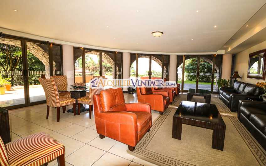 Lujoso apartamento de 375 m2 con full vista en San Rafael Escazú