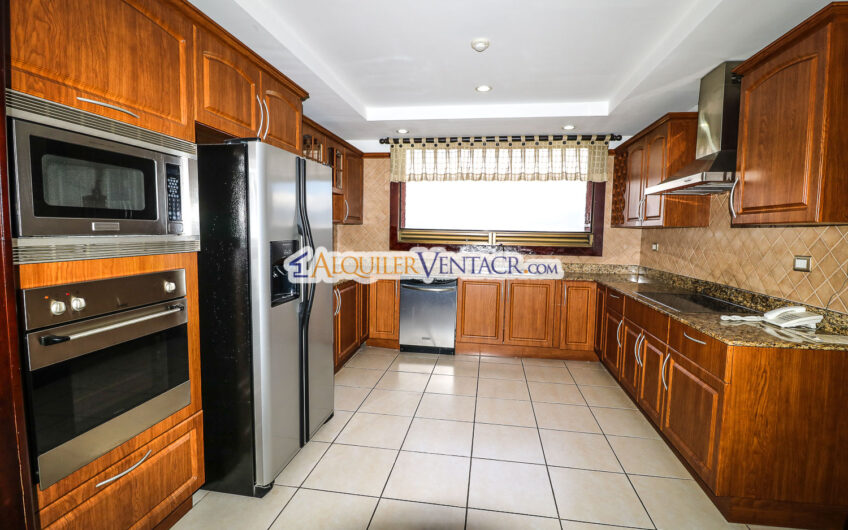 Lujoso apartamento de 375 m2 con full vista en San Rafael Escazú