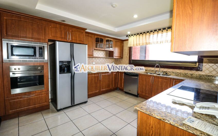 Lujoso apartamento de 375 m2 con full vista en San Rafael Escazú