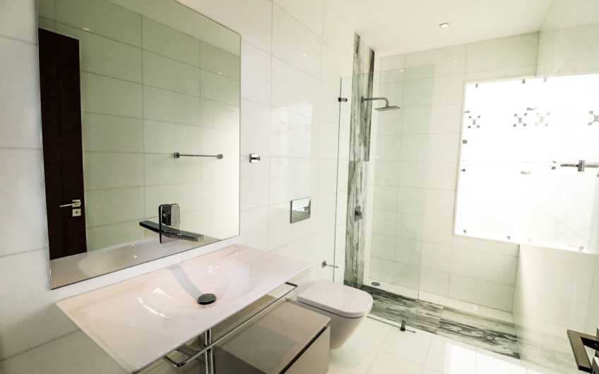 Valle del Sol Lindora Santa Ana! Casa contemporánea con piscina privada