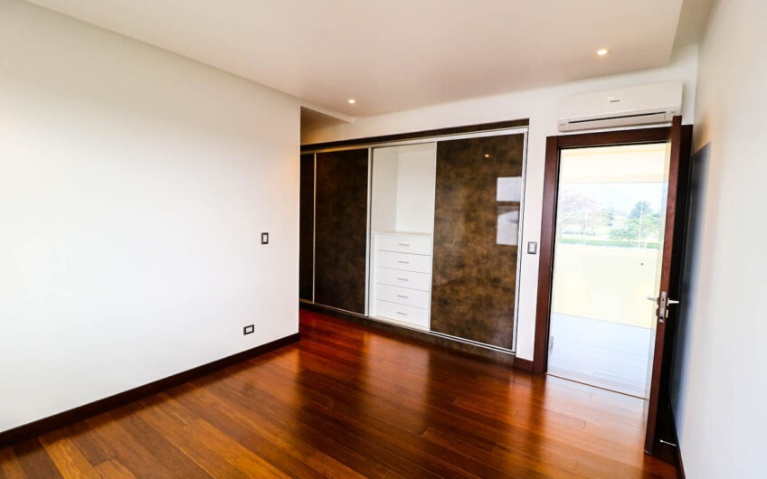 Valle del Sol Lindora Santa Ana! Casa contemporánea con piscina privada