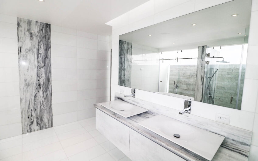 Valle del Sol Lindora Santa Ana! Casa contemporánea con piscina privada