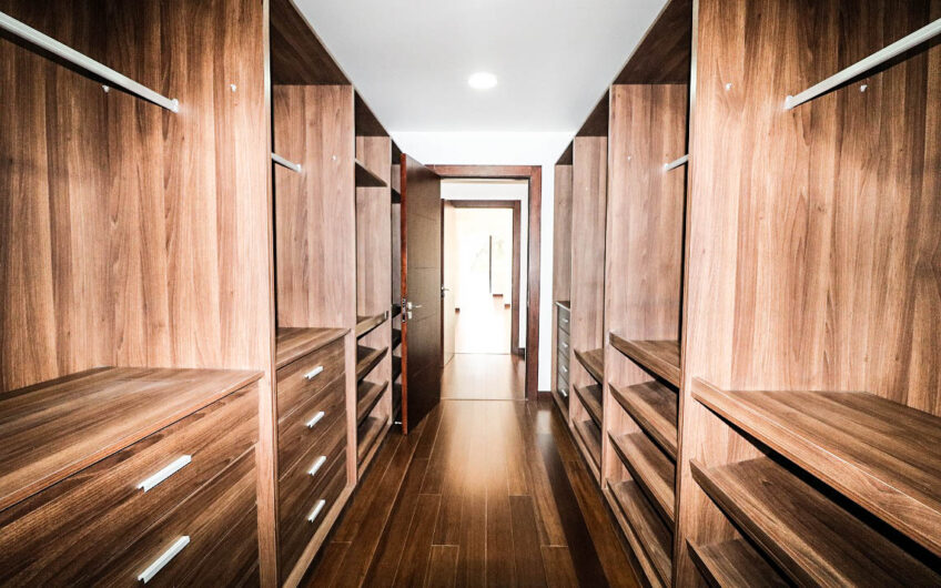 Valle del Sol Lindora Santa Ana! Casa contemporánea con piscina privada