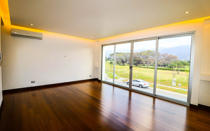 Valle del Sol Lindora Santa Ana! Casa contemporánea con piscina privada