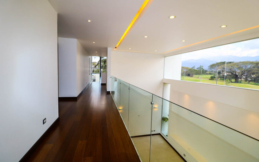 Valle del Sol Lindora Santa Ana! Casa contemporánea con piscina privada