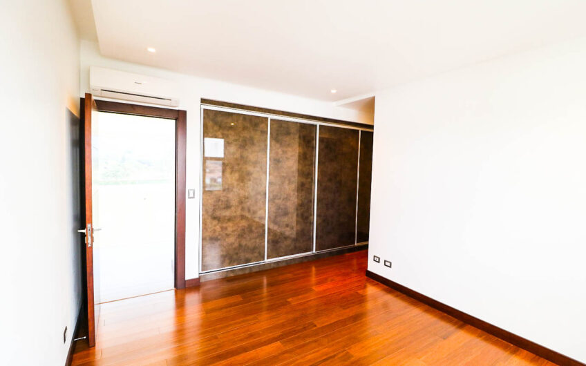 Valle del Sol Lindora Santa Ana! Casa contemporánea con piscina privada