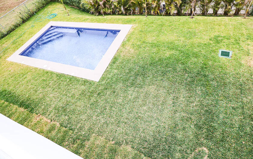 Valle del Sol Lindora Santa Ana! Casa contemporánea con piscina privada