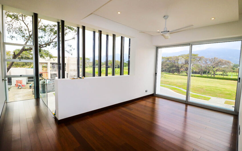 Valle del Sol Lindora Santa Ana! Casa contemporánea con piscina privada