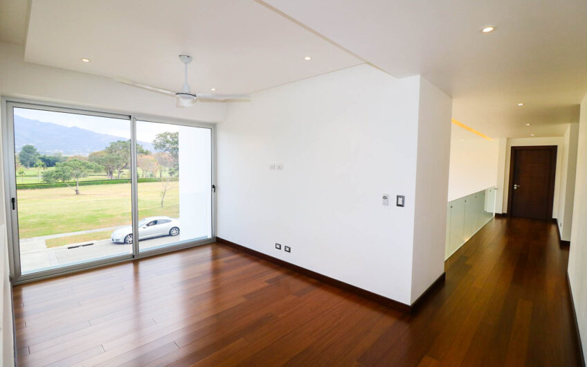 Valle del Sol Lindora Santa Ana! Casa contemporánea con piscina privada