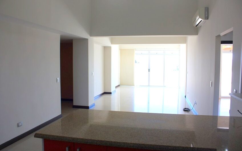 Penthouse de 225 m2 en Guachipelín Escazú con gran terraza y vistas