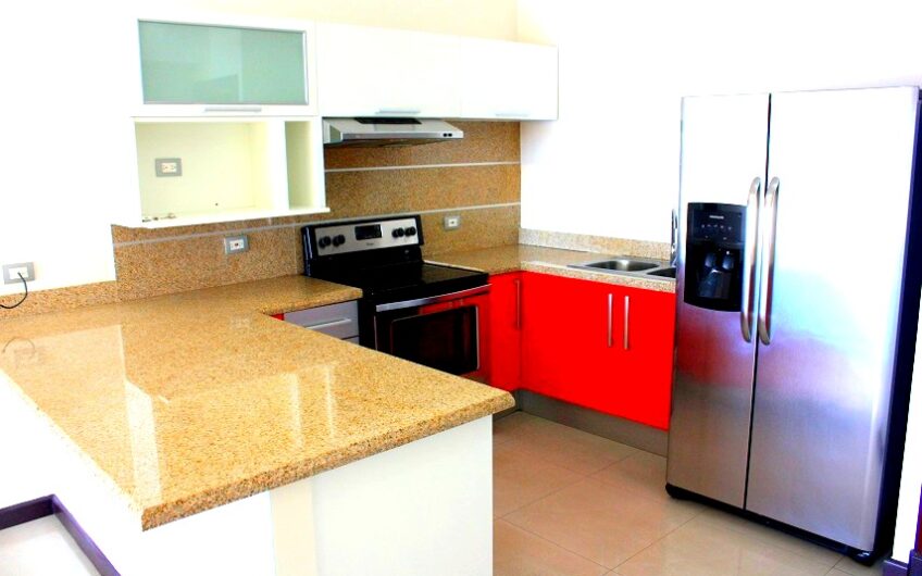 Penthouse de 225 m2 en Guachipelín Escazú con gran terraza y vistas