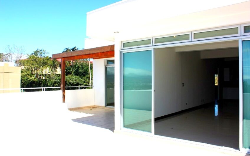 Penthouse de 225 m2 en Guachipelín Escazú con gran terraza y vistas