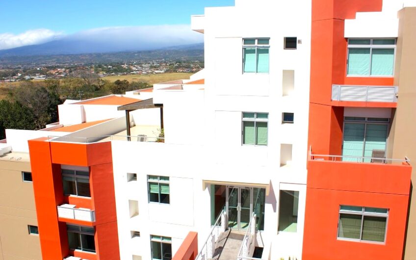 Penthouse de 225 m2 en Guachipelín Escazú con gran terraza y vistas