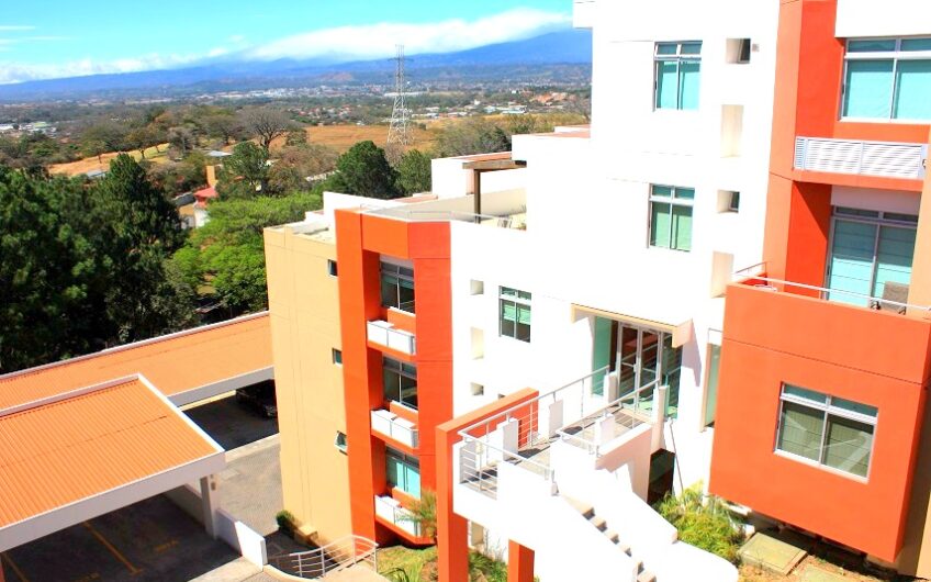 Penthouse de 225 m2 en Guachipelín Escazú con gran terraza y vistas