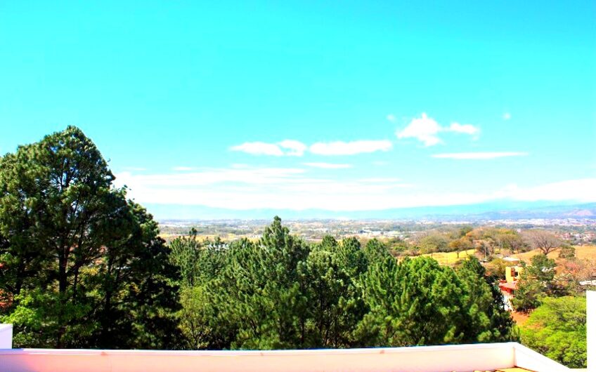 Penthouse de 225 m2 en Guachipelín Escazú con gran terraza y vistas