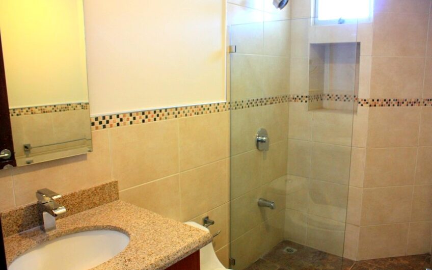 Penthouse de 225 m2 en Guachipelín Escazú con gran terraza y vistas