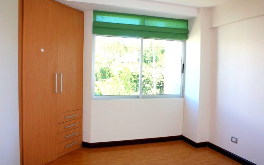 Penthouse de 225 m2 en Guachipelín Escazú con gran terraza y vistas