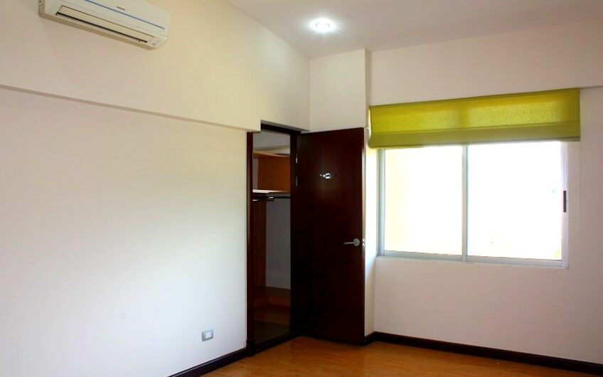 Penthouse de 225 m2 en Guachipelín Escazú con gran terraza y vistas