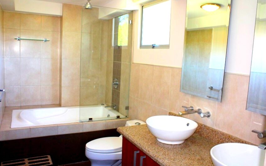 Penthouse de 225 m2 en Guachipelín Escazú con gran terraza y vistas