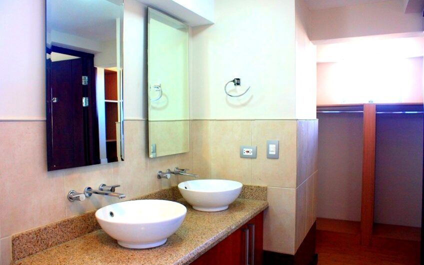 Penthouse de 225 m2 en Guachipelín Escazú con gran terraza y vistas