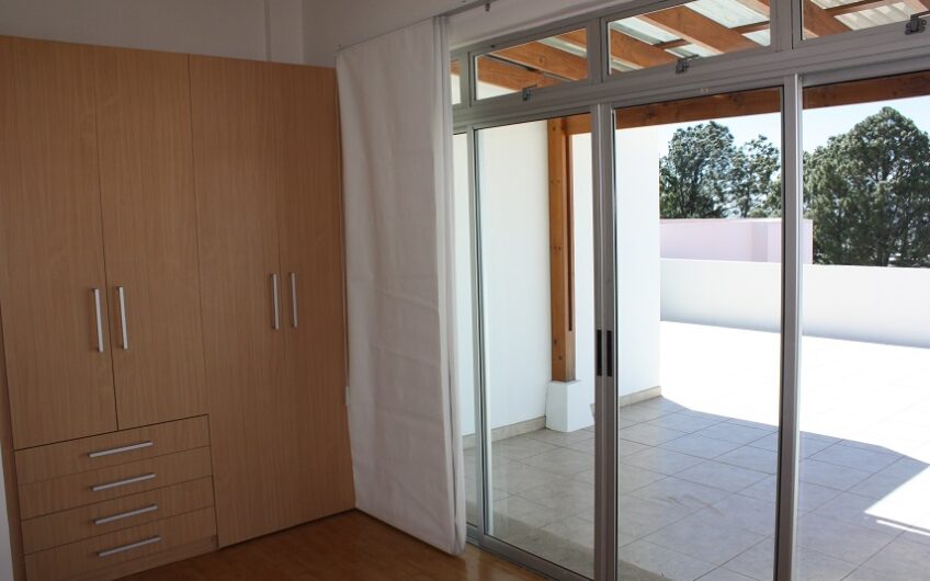 Penthouse de 225 m2 en Guachipelín Escazú con gran terraza y vistas