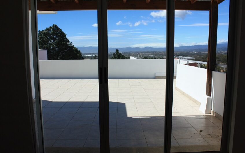 Penthouse de 225 m2 en Guachipelín Escazú con gran terraza y vistas