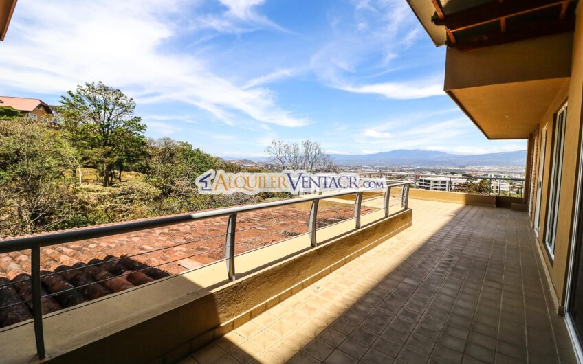 Apartamento amueblado de 210 m2 con terraza grande y vista en Escazú