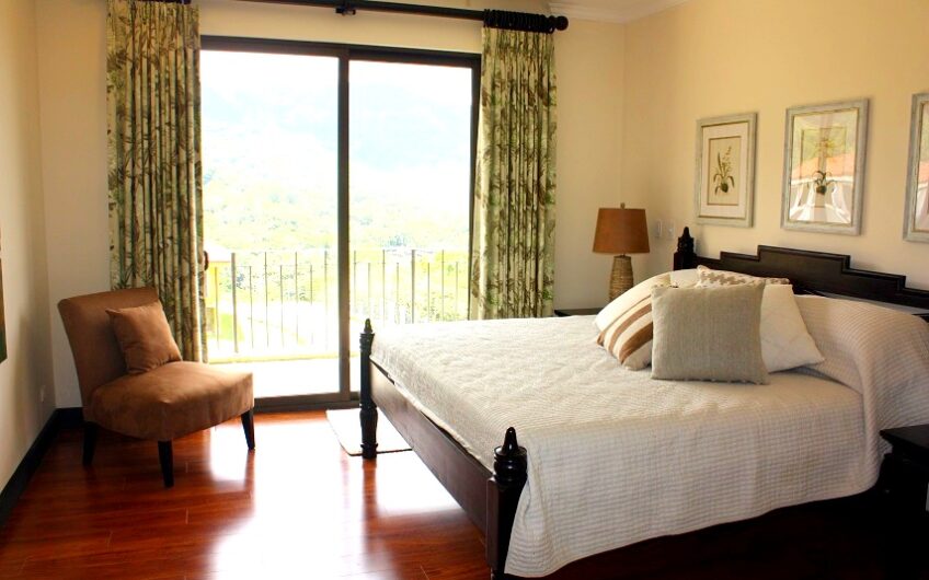 Apartamento con vista en el Alto Las Palomas Santa Ana