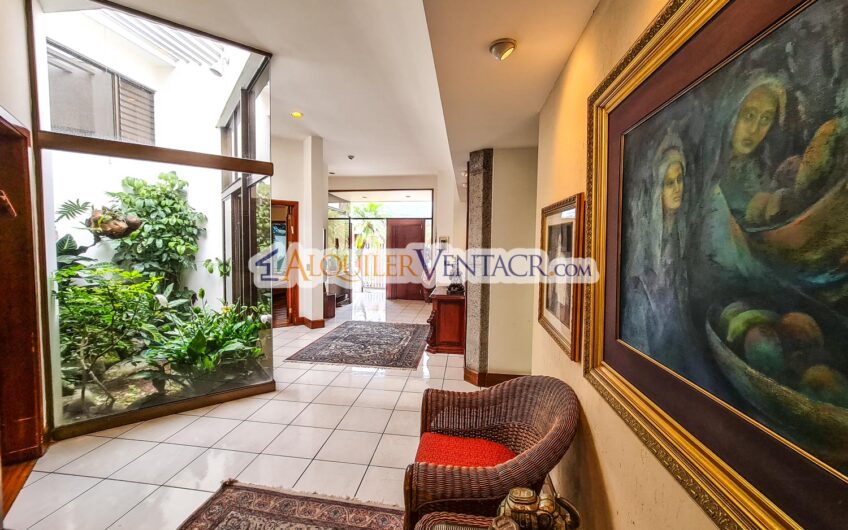 Casa de Un Nivel de 640 m2 y 625 m2 de lote Trejos Montealegre Escazú