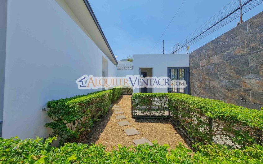 Condo de Un Nivel con jardín en Piedades Santa Ana