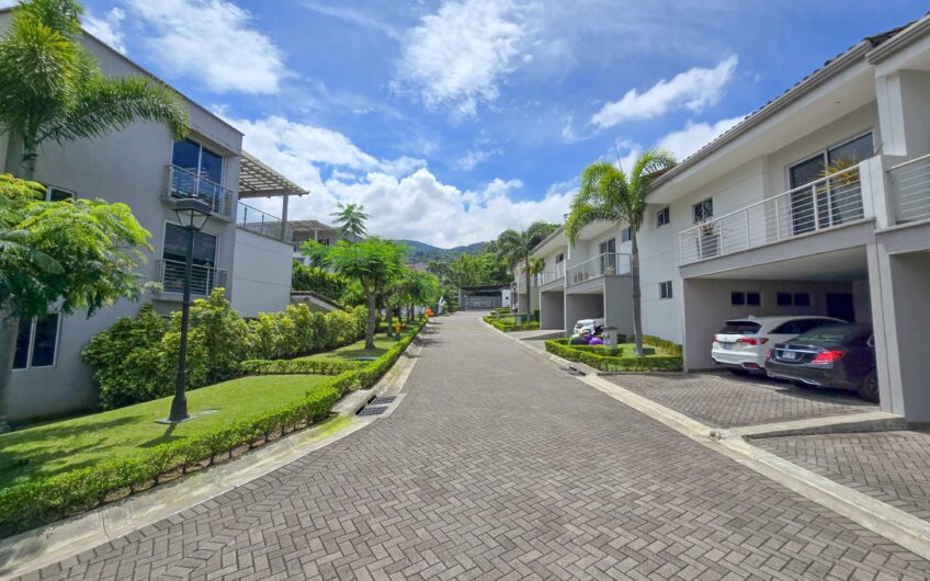 Jaboncillos Escazú! Condo con vista / jardín y línea blanca