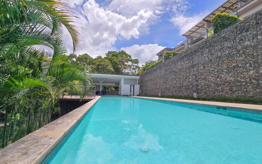 Jaboncillos Escazú! Condo con vista / jardín y línea blanca