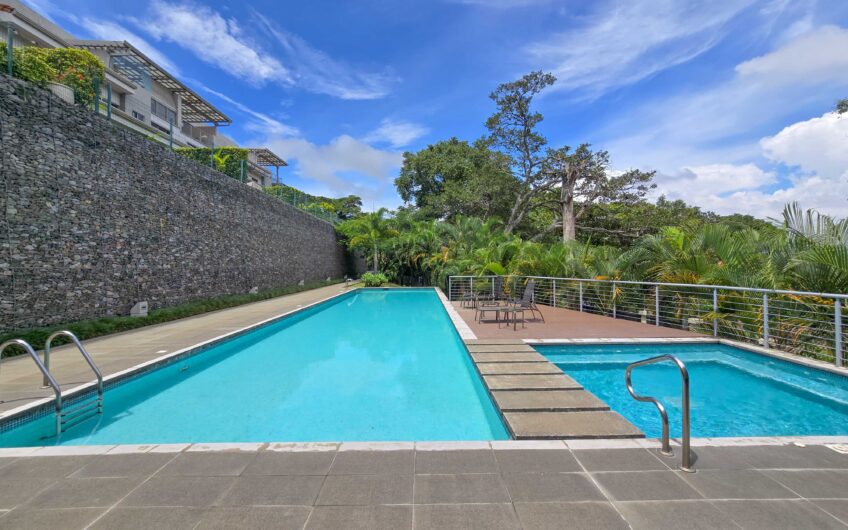 Jaboncillos Escazú! Condo con vista / jardín y línea blanca