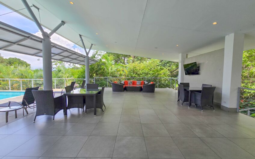 Jaboncillos Escazú! Condo con vista / jardín y línea blanca