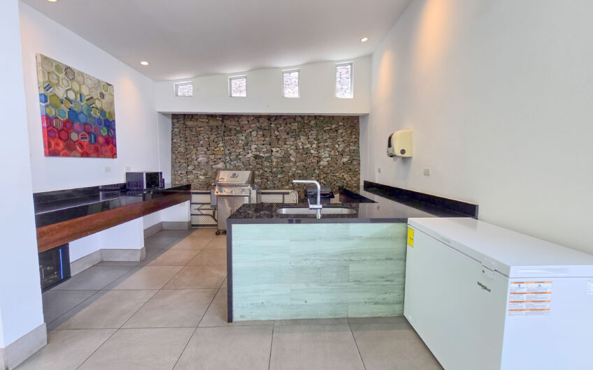 Jaboncillos Escazú! Condo con vista / jardín y línea blanca